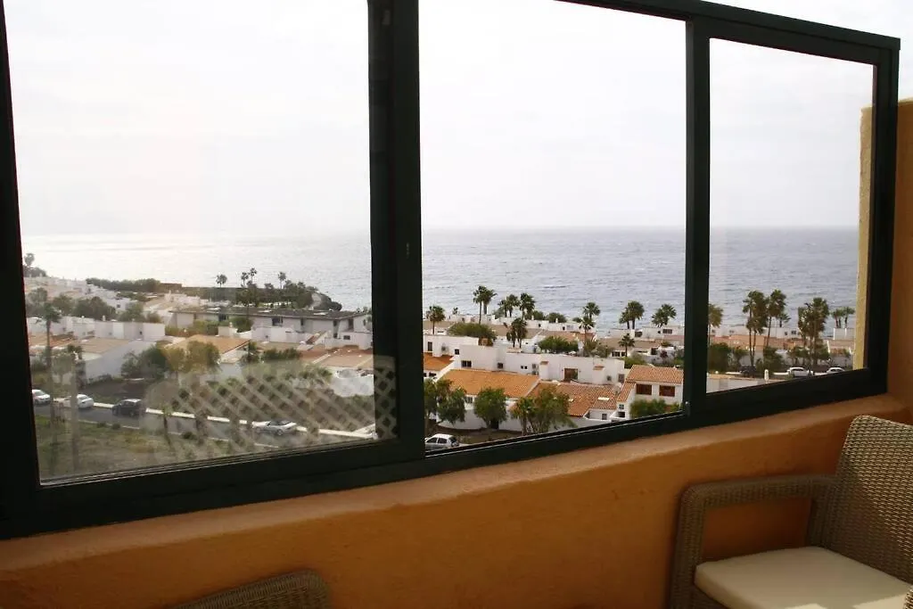 Apartment Bright Apt, Terrace,Heated Pool. San Miguel de Abona